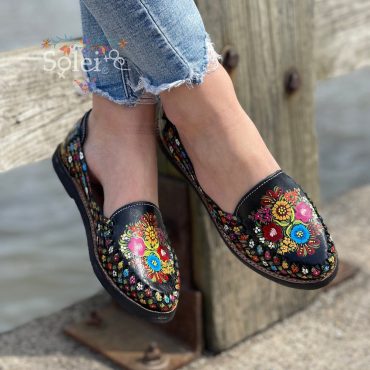 Hand Painted Artisanal Sandals. All sizes Boho-Hippie Vintage. Mexican Leather Floral Flats. Summer Sandals. Mexican Style Flats.
