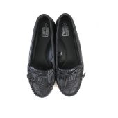1990s Vintage Black Leather Loafers Slip Ons Modern Preppy Slippers Fringe Moccasins Work Shoes Women's size 7.5