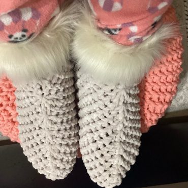 Winter indoor slippers/ Christmas gift last minute/ boots indoor handmade slippers/ winter indoor boots/ cream crocheted shoes/ boots unisex