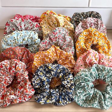 Handmade floral cotton scrunchie – Boho hair accessory – Pack of 1, 5 or 9 – Original gift for women and girls – Diameter 15cm