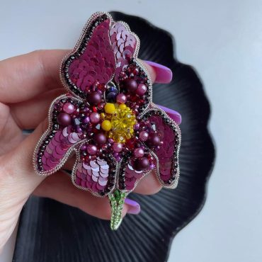 Embroidered iris brooch handmade beaded flower pin, Burgundy, Dark blue, floral jewelry, nature inspired accessory, unique gift for her wife
