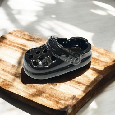 Slipper Shoes Ceramic Ashtray | Retro Ceramic Clay Ashtray | Decorative Tabletop & Office Ashtray | Unique Gift for Her | Unique Ash Tray